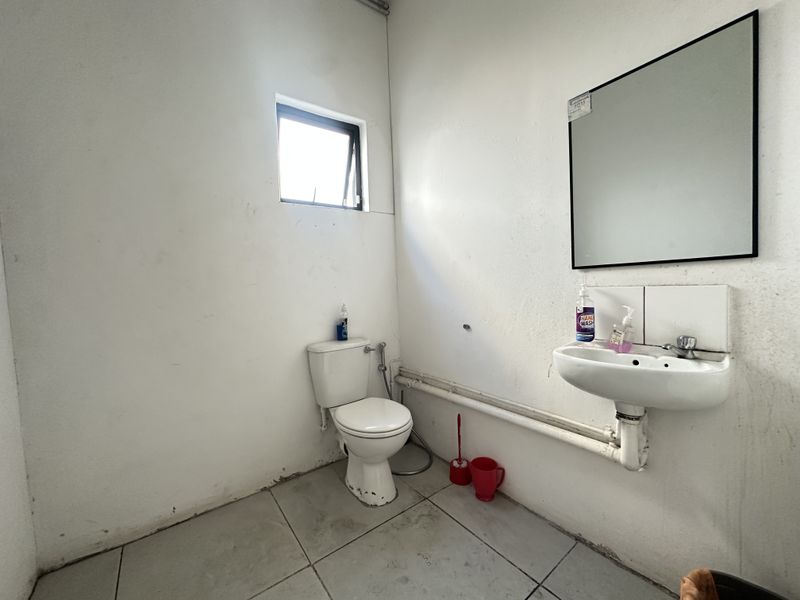 Warehouse Unit Available To Rent - Photo 10