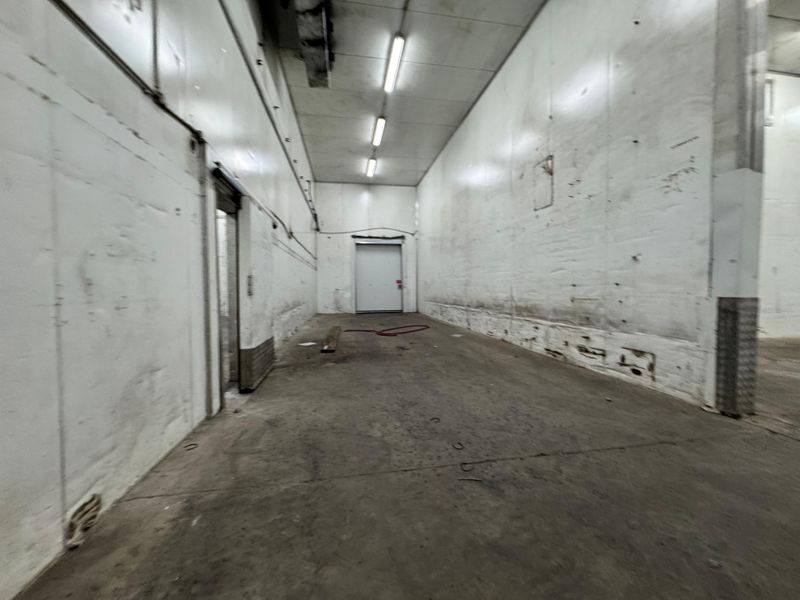 Prime Warehouse Space Available to Let. - Photo 9