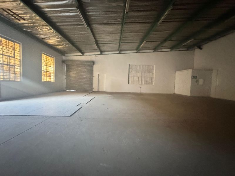 Prime Warehouse Space Available to Let. - Photo 2