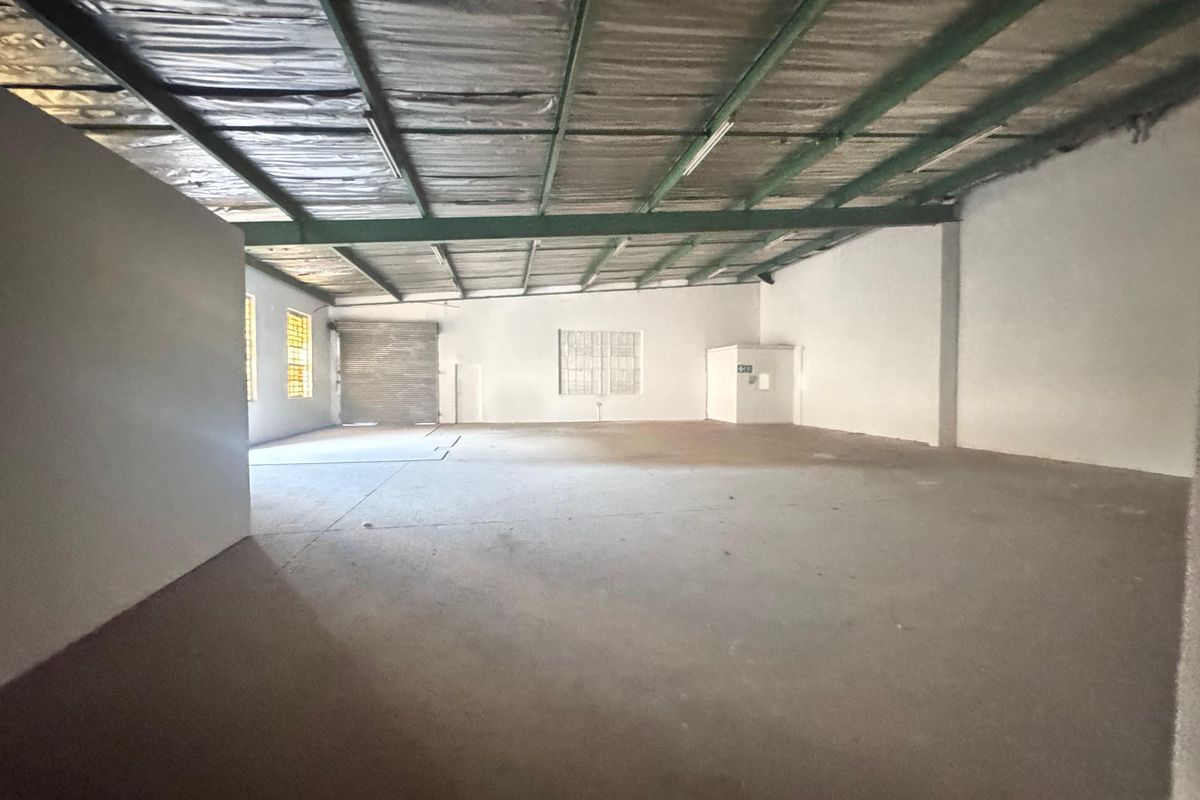Prime Warehouse Space Available to Let. - Photo 4