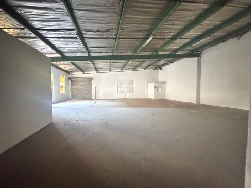 Prime Warehouse Space Available to Let. - Photo 4