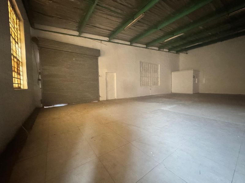 Prime Warehouse Space Available to Let. - Photo 3