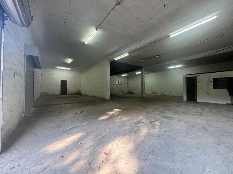 Prime Warehouse Space Available to Let. - Photo 4
