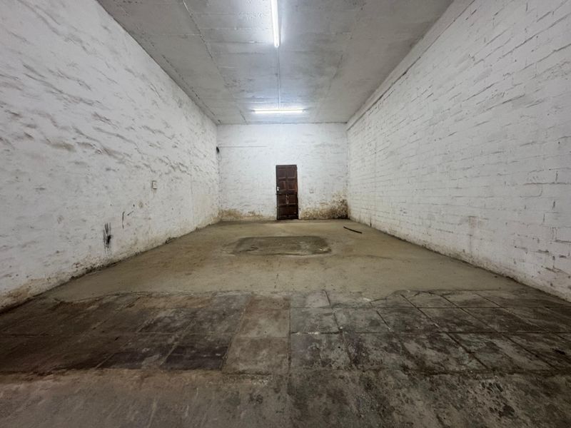 Prime Warehouse Space Available to Let. - Photo 8