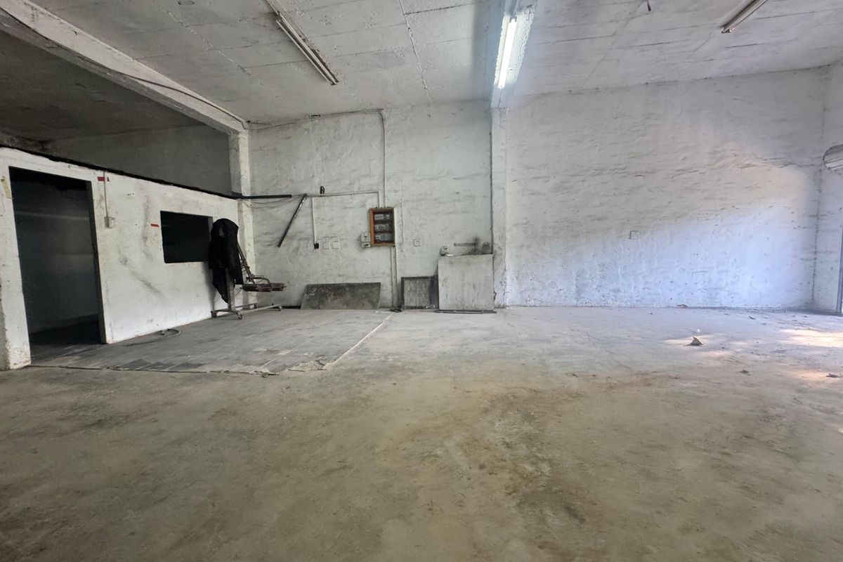 Prime Warehouse Space Available to Let. - Photo 2