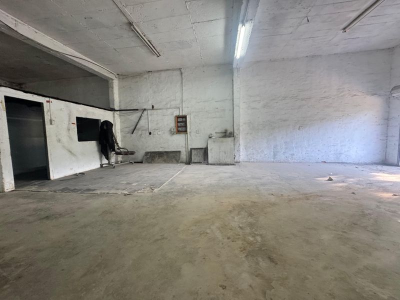 Prime Warehouse Space Available to Let. - Photo 2