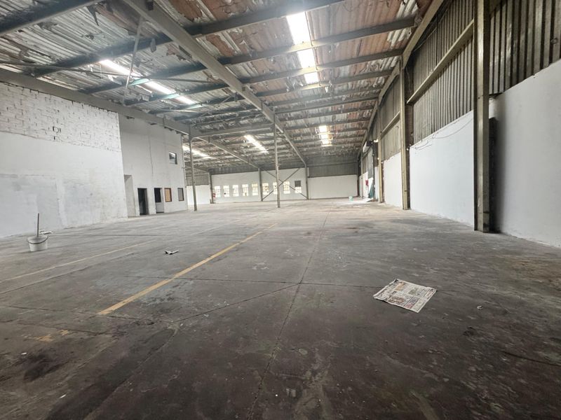 Prime Warehouse Space Available to Let. - Photo 2