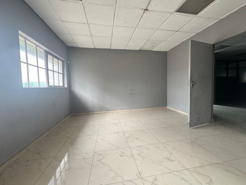 Prime Warehouse Space Available to Let. - Photo 8