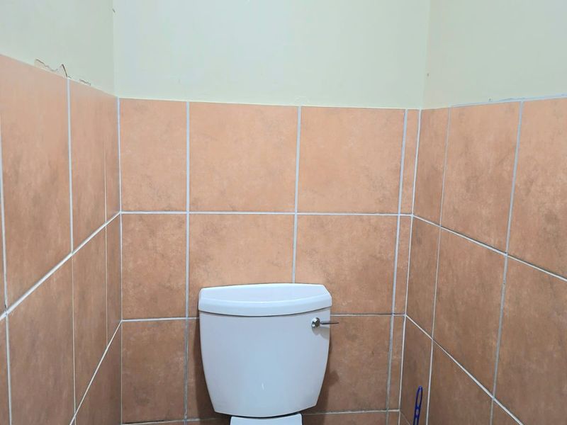 SMALL SACE  IDEAL FOR SALON R 2 PRSON DMIN OFFICE - Photo 6