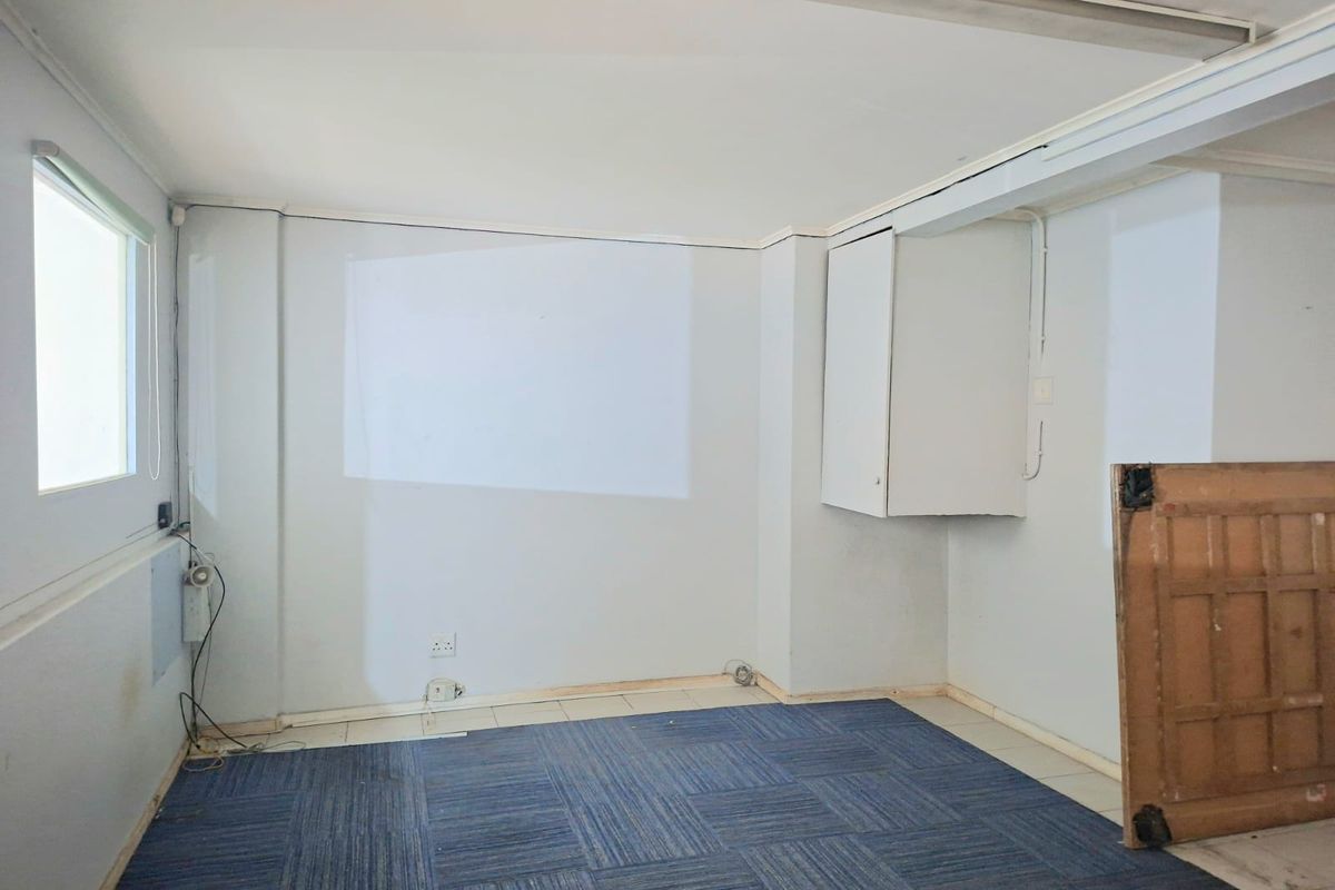 SMALL SACE  IDEAL FOR SALON R 2 PRSON DMIN OFFICE - Photo 2