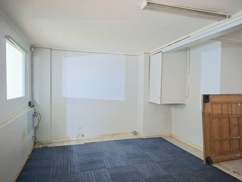 SMALL SACE  IDEAL FOR SALON R 2 PRSON DMIN OFFICE - Photo 2