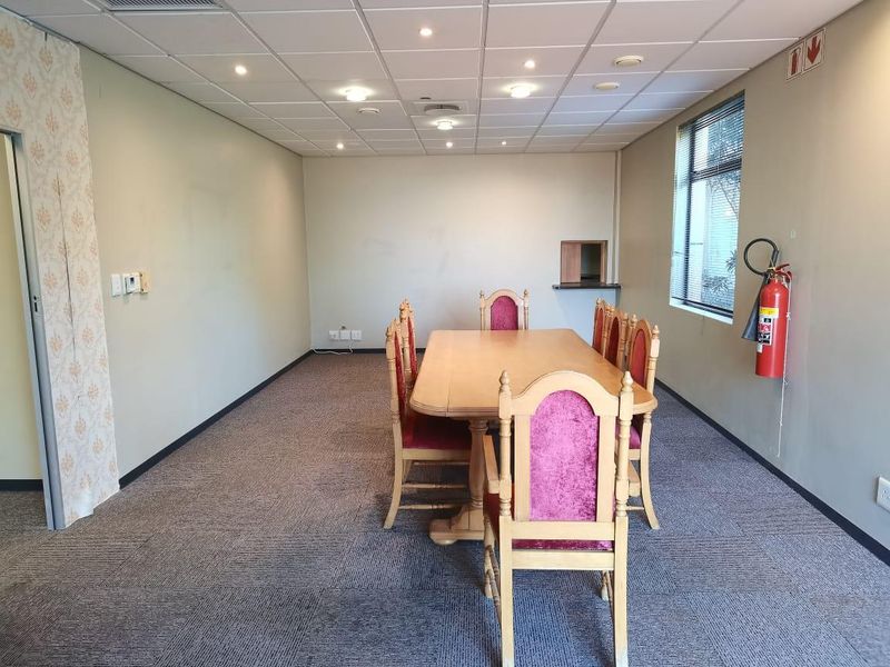 Prime Office Unit For Sale In La Lucia. - Photo 10