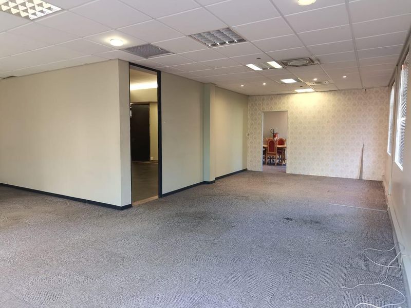 Prime Office Unit For Sale In La Lucia. - Photo 9