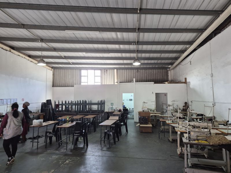 UPPER FLOOR MINI FACTORY TO LET IN PHOENIX INDUSTRIAL PARK - Photo 4