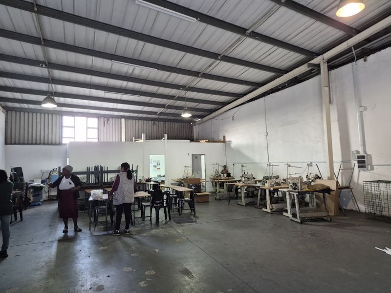 UPPER FLOOR MINI FACTORY TO LET IN PHOENIX INDUSTRIAL PARK - Photo 1