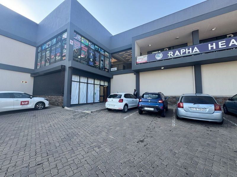 Prime 400 sqm Ground Floor Retail Space Available at The Waterloo Crest Mall. - Photo 1