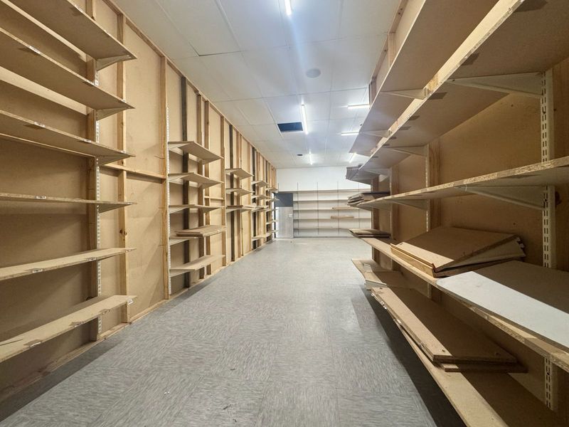 Prime 400 sqm Ground Floor Retail Space Available at The Waterloo Crest Mall. - Photo 10