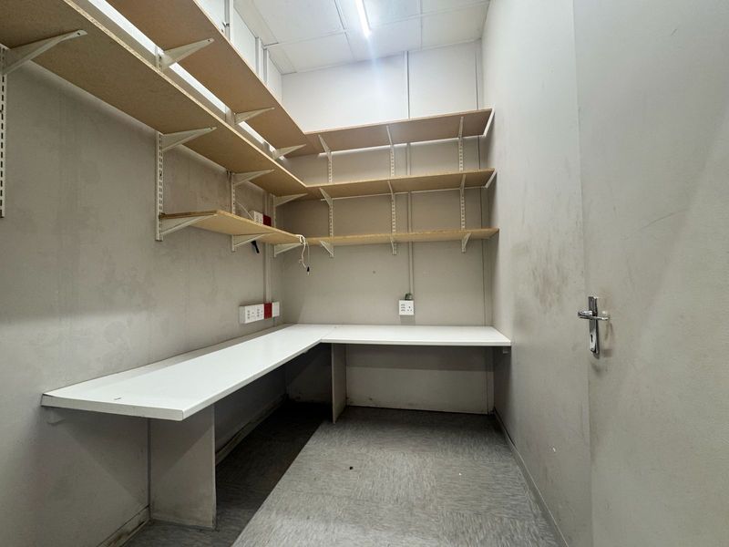 Prime 400 sqm Ground Floor Retail Space Available at The Waterloo Crest Mall. - Photo 9