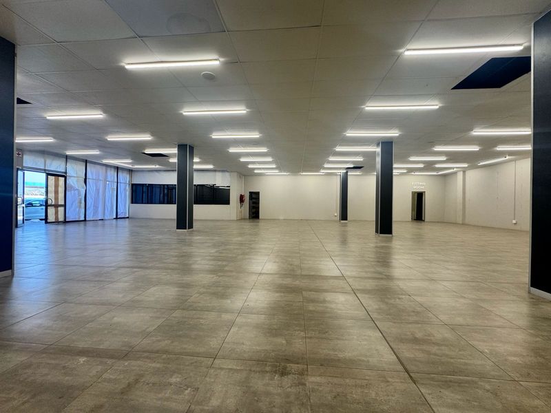 Prime 400 sqm Ground Floor Retail Space Available at The Waterloo Crest Mall. - Photo 7