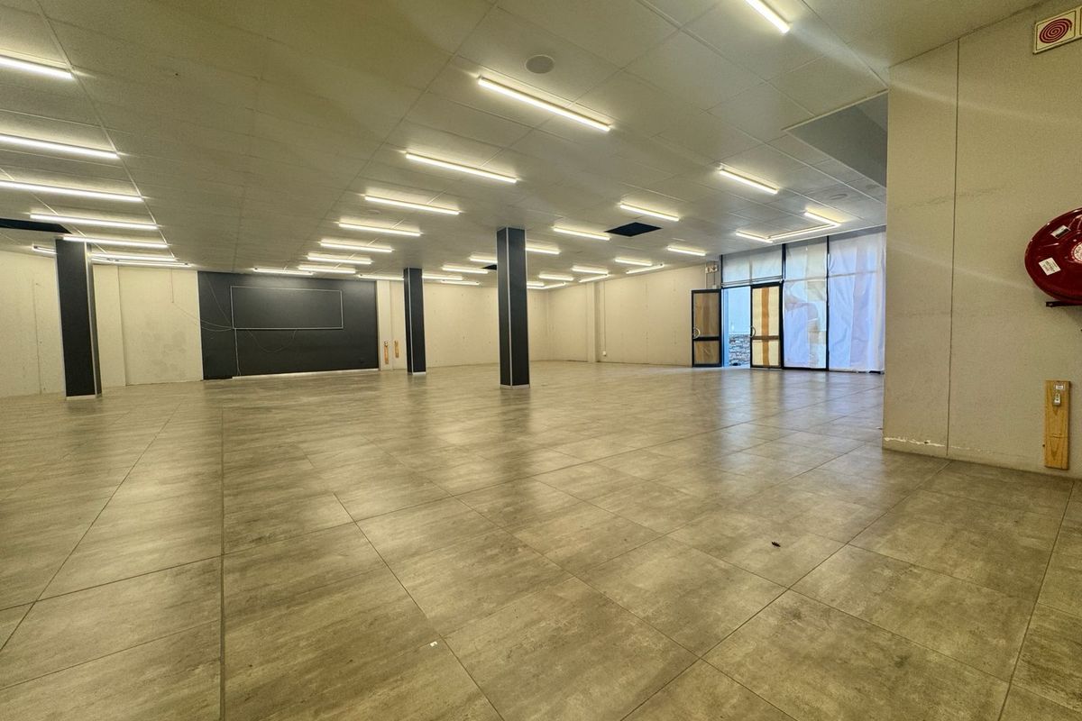 Prime 400 sqm Ground Floor Retail Space Available at The Waterloo Crest Mall. - Photo 4