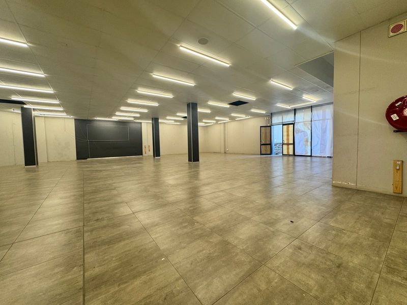 Prime 400 sqm Ground Floor Retail Space Available at The Waterloo Crest Mall. - Photo 4