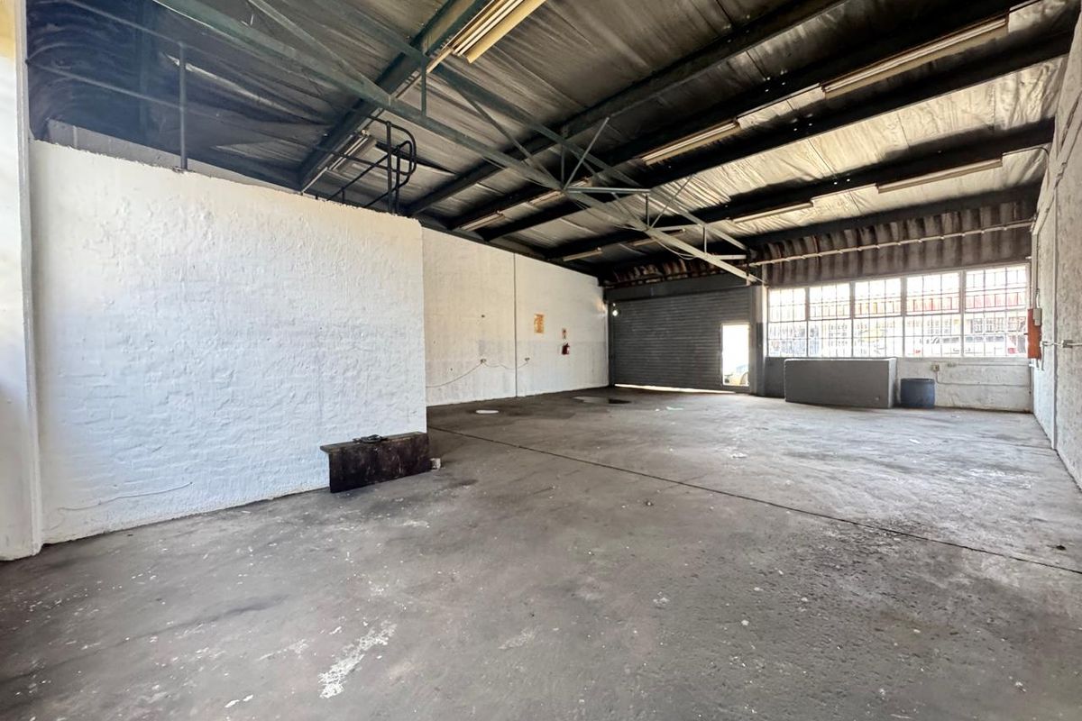Prime 150 sqm Warehouse Space Available To Let. - Photo 2