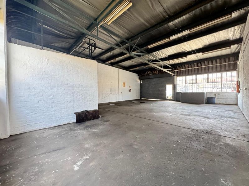 Prime 150 sqm Warehouse Space Available To Let. - Photo 2