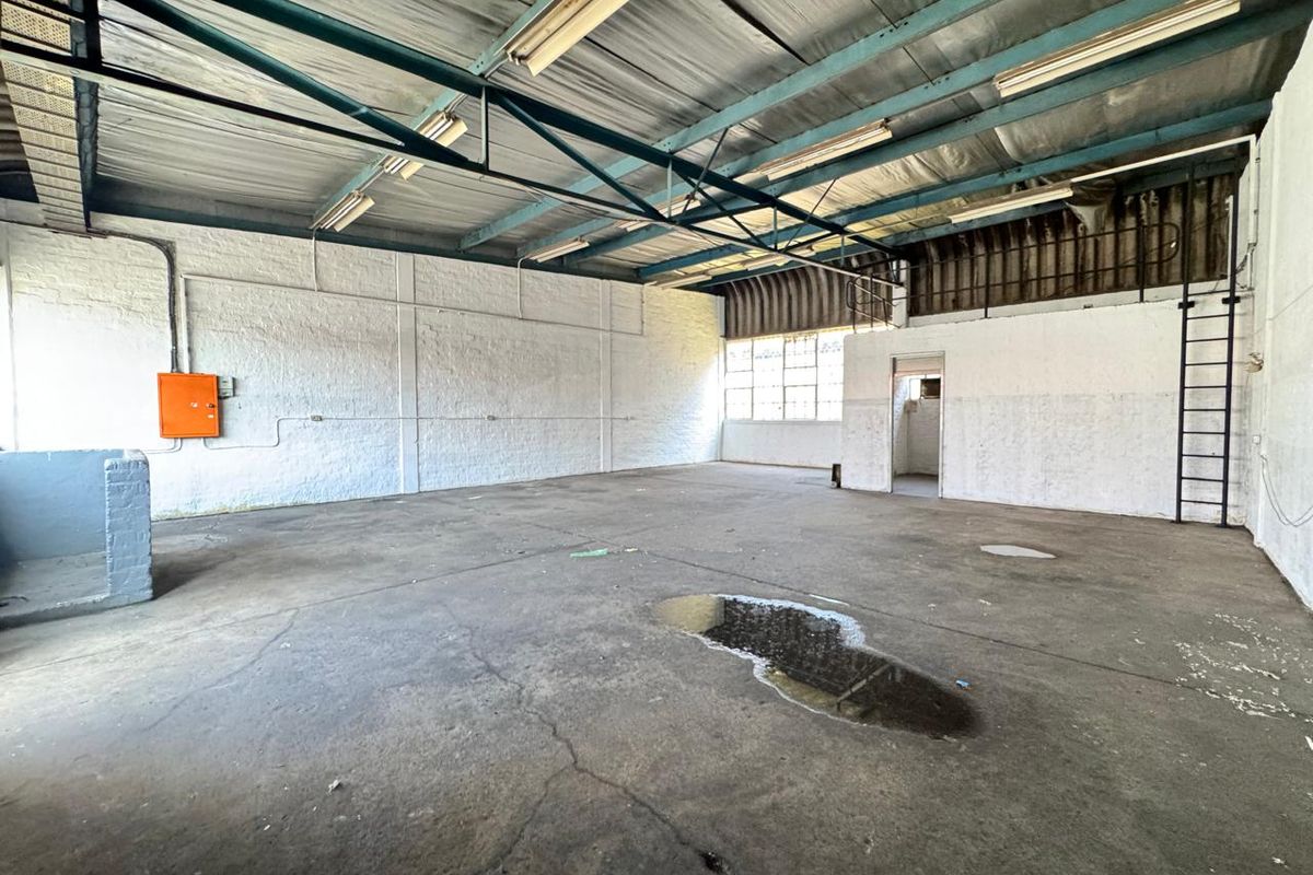 Prime 150 sqm Warehouse Space Available To Let. - Photo 5