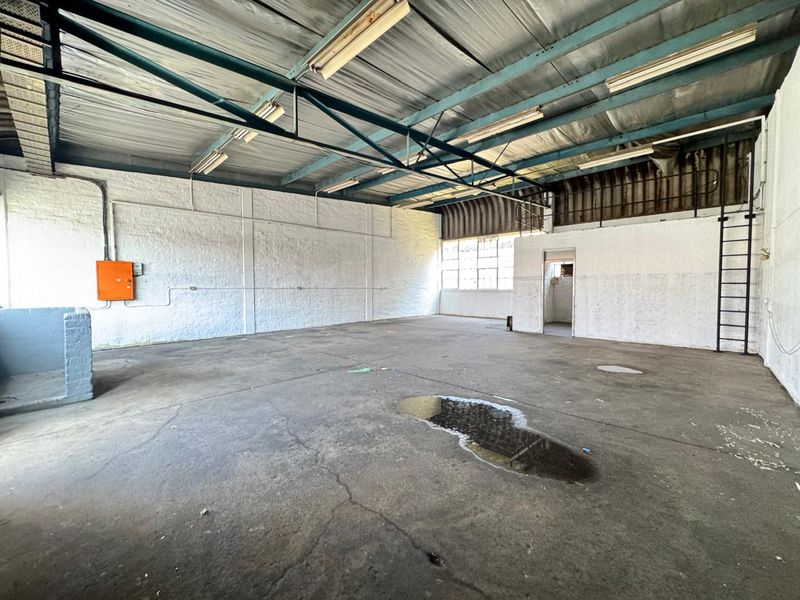Prime 150 sqm Warehouse Space Available To Let. - Photo 5