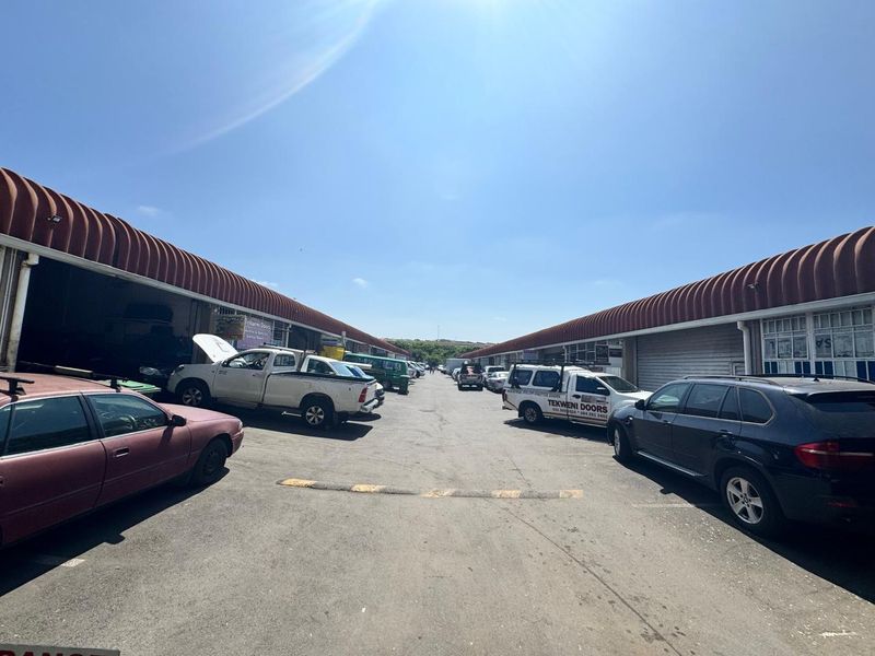 Prime 150 sqm Warehouse Space Available To Let. - Photo 8