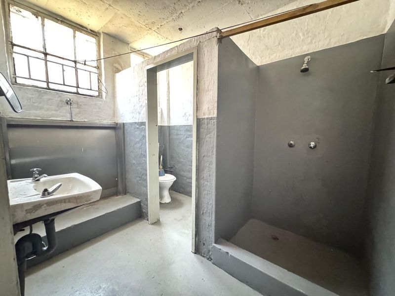 Prime 150 sqm Warehouse Space Available To Let. - Photo 7