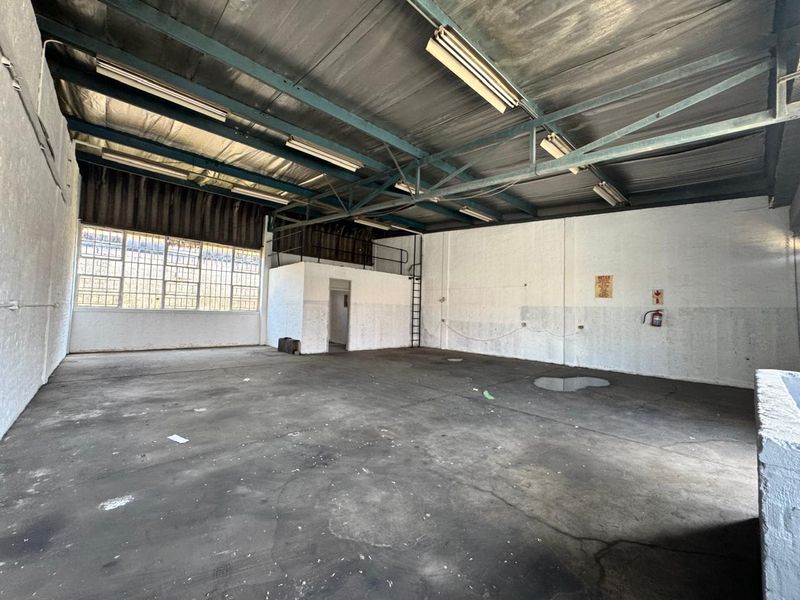 Prime 150 sqm Warehouse Space Available To Let. - Photo 3