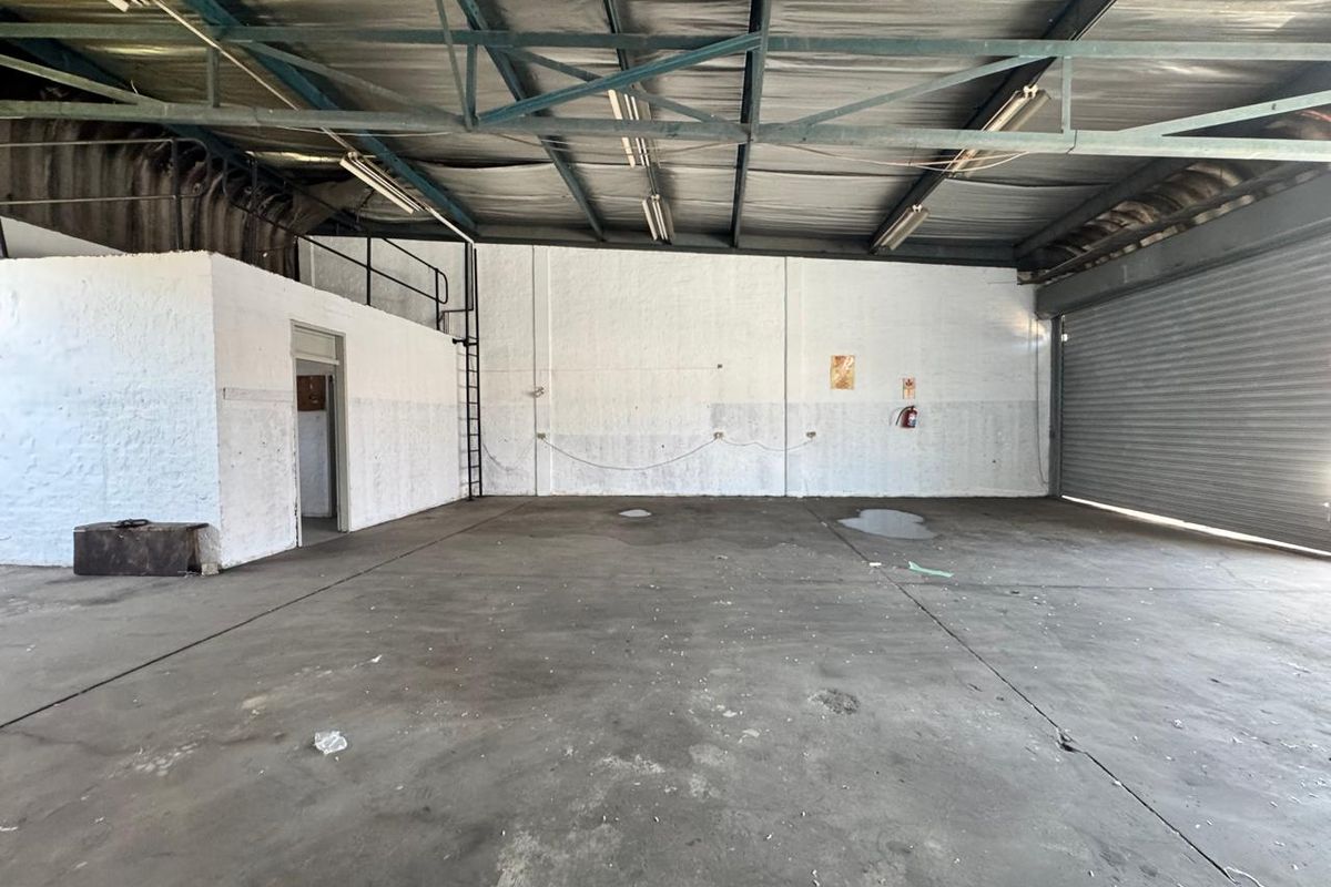Prime 150 sqm Warehouse Space Available To Let. - Photo 4