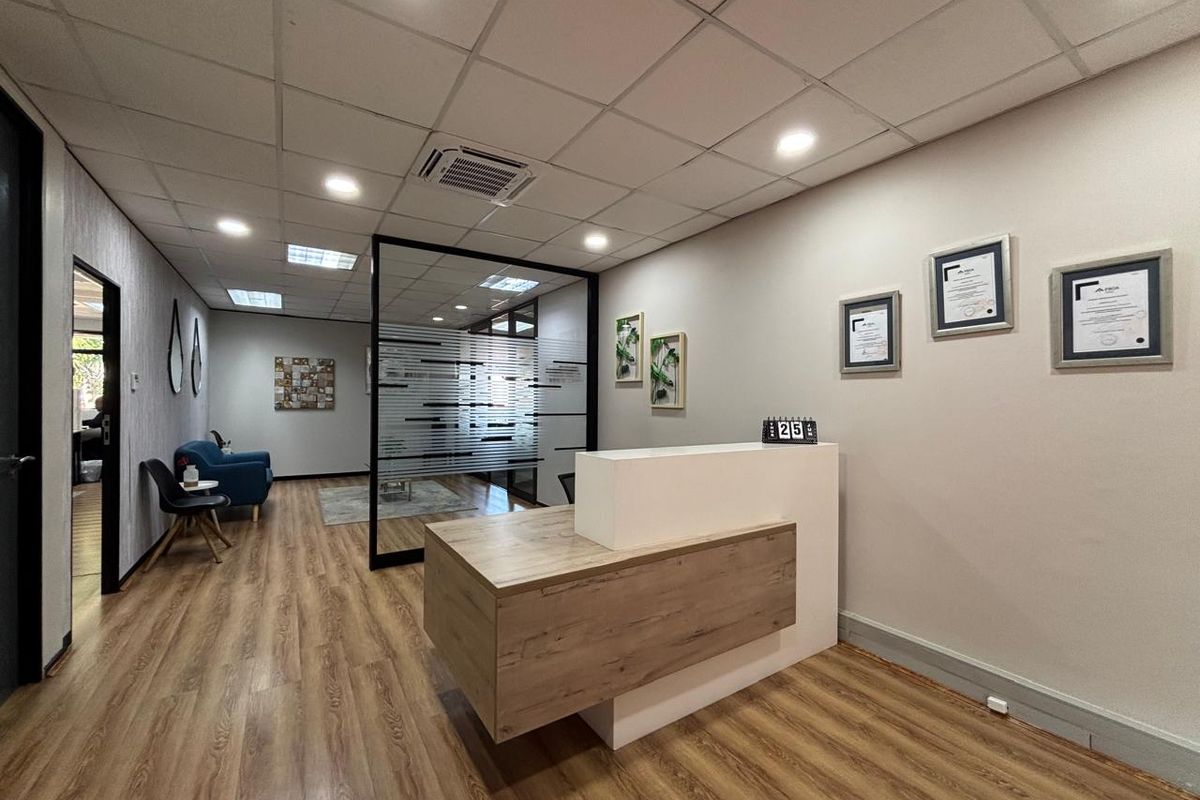 Commercial Property To Let in La Lucia Ridge. - Photo 2