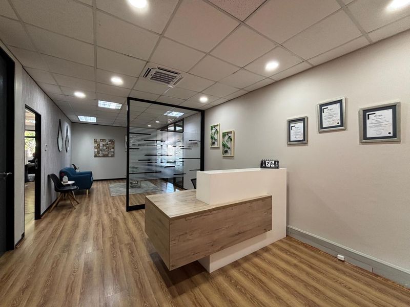 Commercial Property To Let in La Lucia Ridge. - Photo 2
