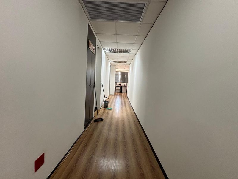 Commercial Property To Let in La Lucia Ridge. - Photo 8