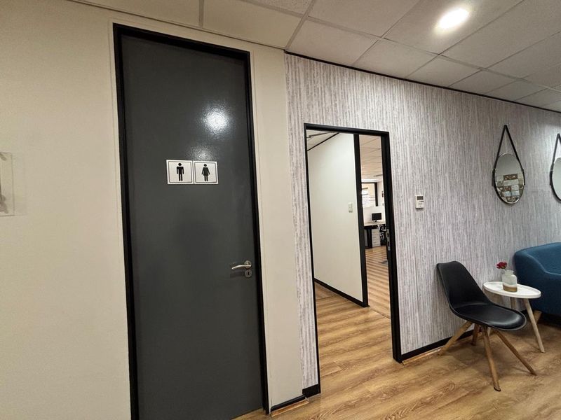 Commercial Property To Let in La Lucia Ridge. - Photo 7