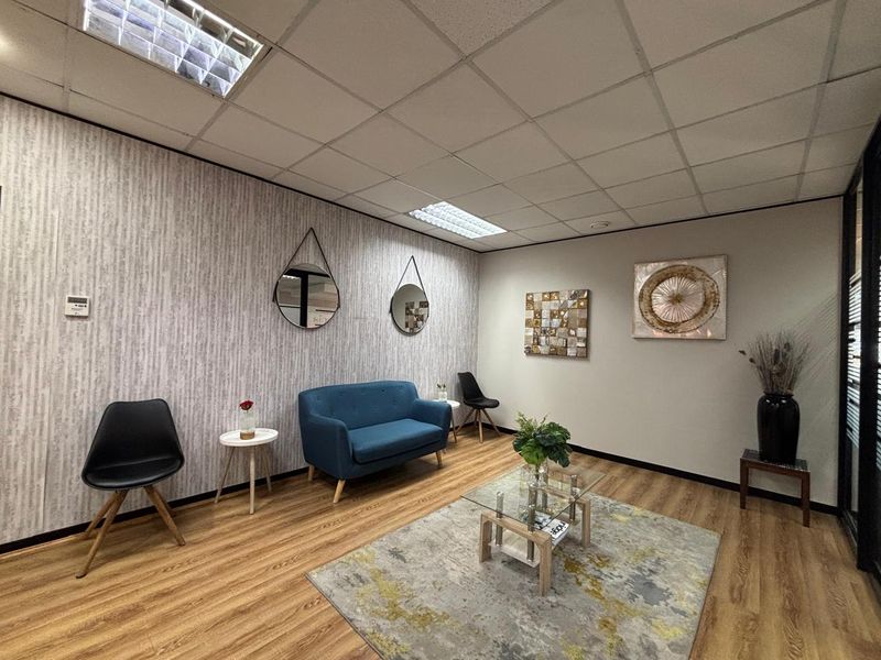 Commercial Property To Let in La Lucia Ridge. - Photo 4