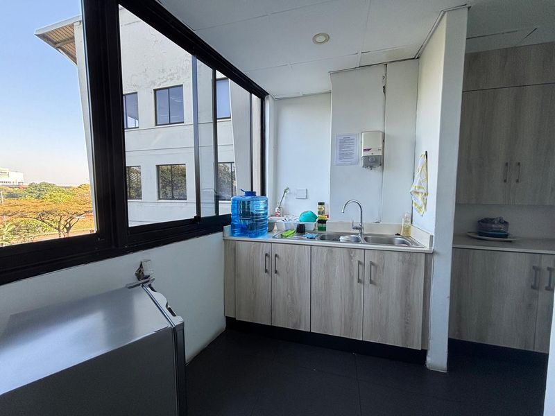Commercial Property Available to Let in Umhlanga Ridge. - Photo 9