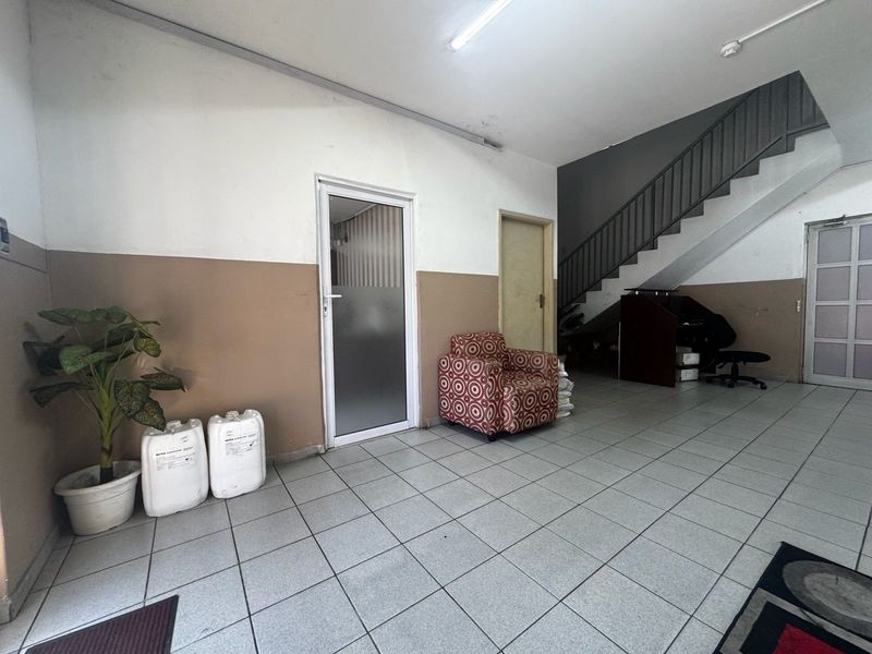 Prime Warehouse for Rent in Phoenix Industrial. - Photo 8