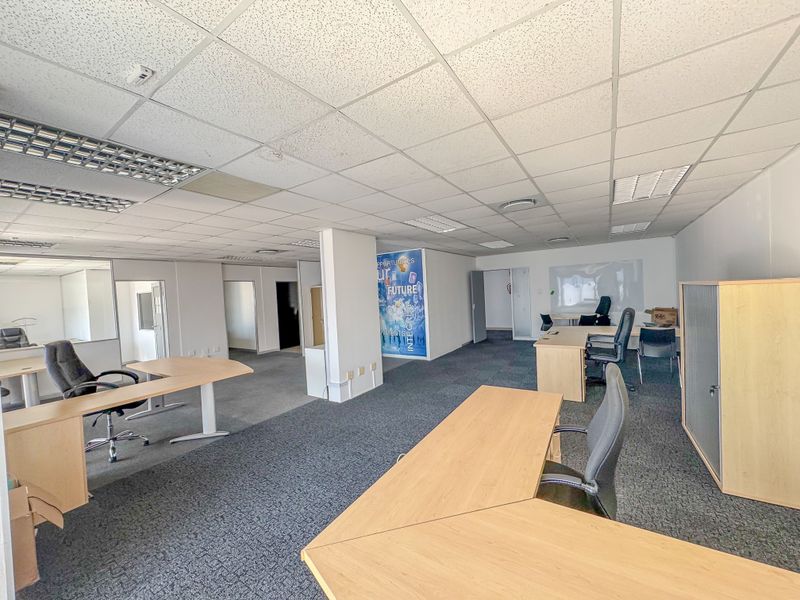 Commercial Space Available in Umhlanga Millennium Towers. - Photo 8