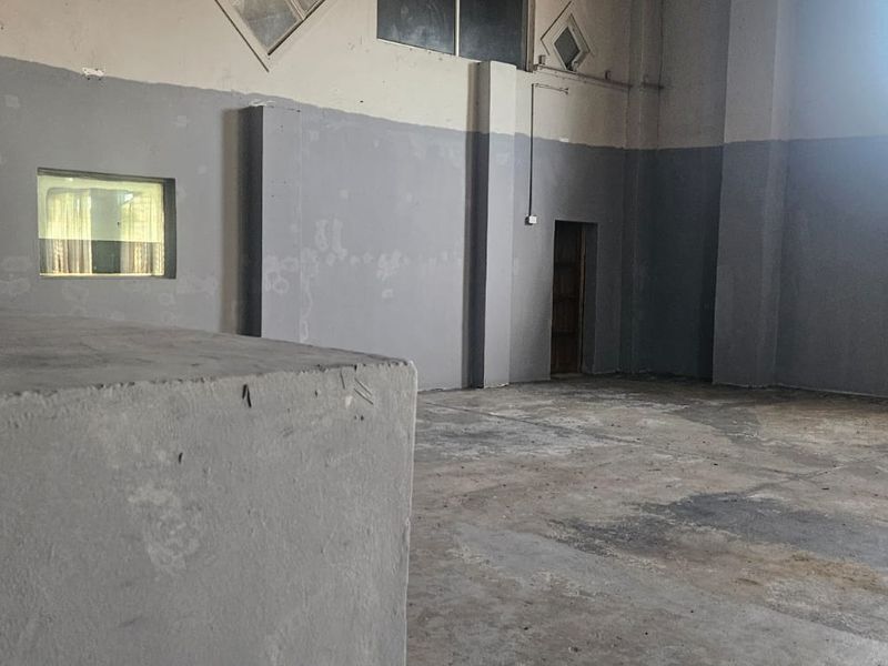 Prime Property Presents Phoenix industrial Warehouse office for rent - Photo 2