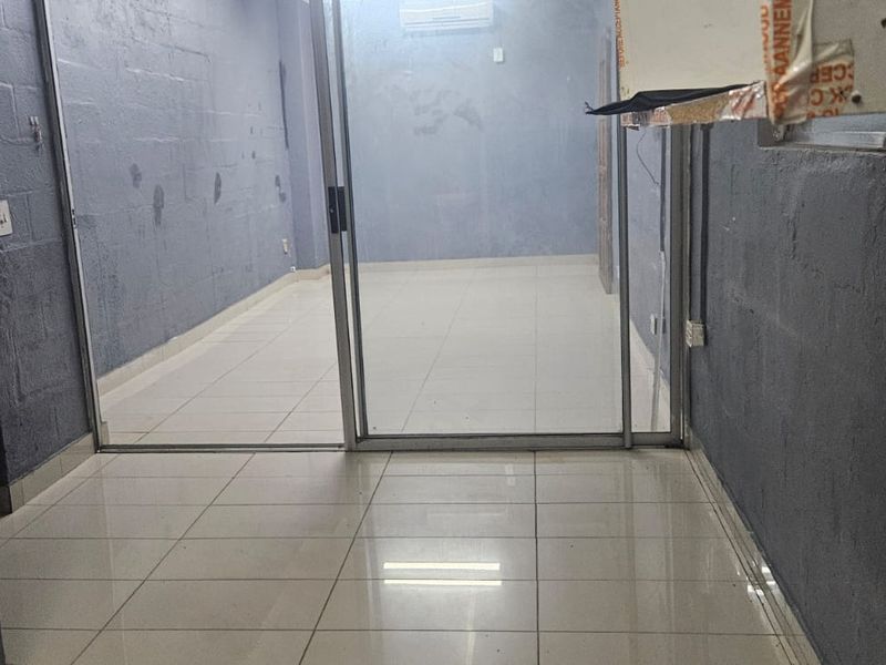 Prime Property Presents Phoenix industrial Warehouse office for rent - Photo 9