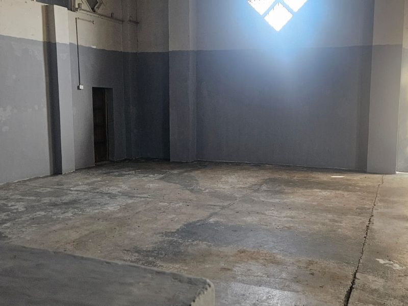 Prime Property Presents Phoenix industrial Warehouse office for rent - Photo 5