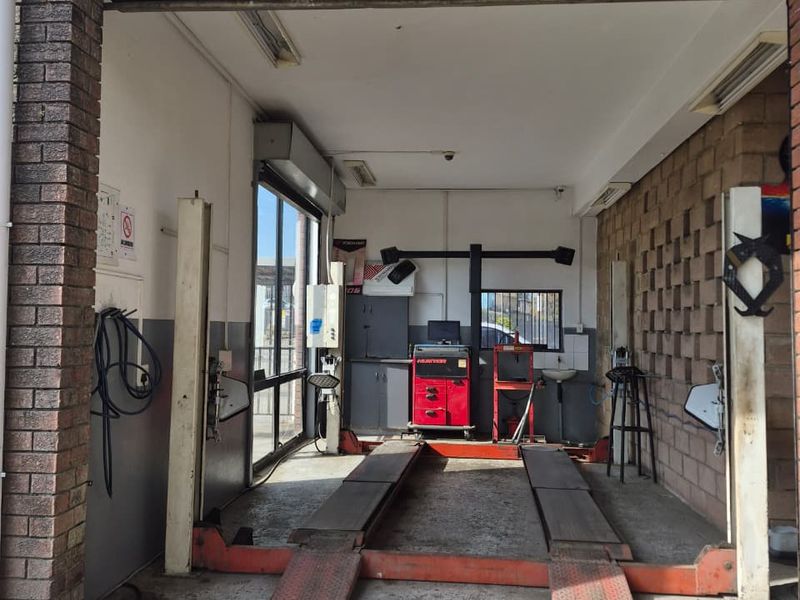 RETAIL SPACE TO LET IN TOTAL SERVICE STATION - PHOENIX INDUSTRIAL PARK - Photo 3