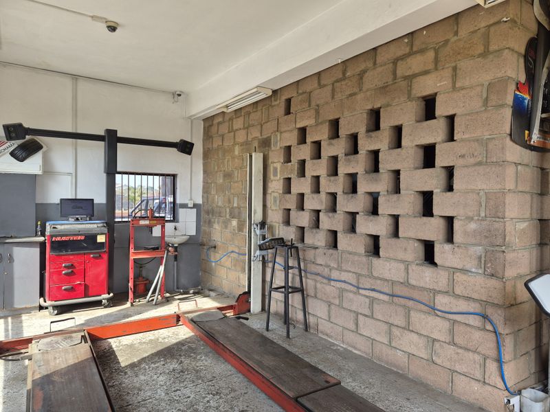 RETAIL SPACE TO LET IN TOTAL SERVICE STATION - PHOENIX INDUSTRIAL PARK - Photo 2