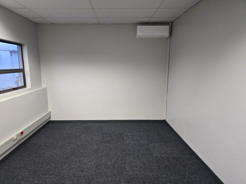 Premium 379m2 Industrial Unit To Let in Riverhorse Valley - Photo 5