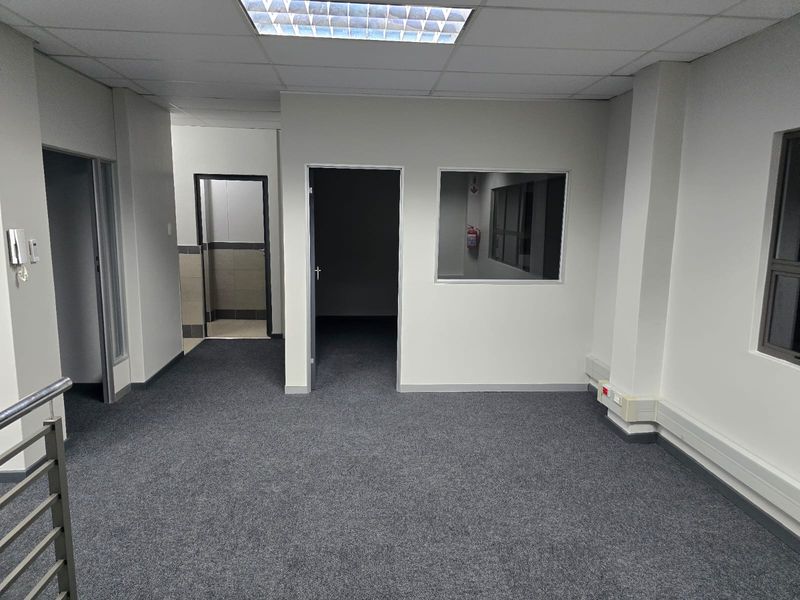 Premium 379m2 Industrial Unit To Let in Riverhorse Valley - Photo 10