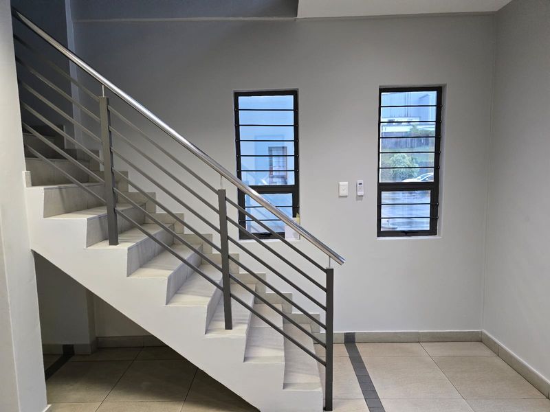 Premium 379m2 Industrial Unit To Let in Riverhorse Valley - Photo 7