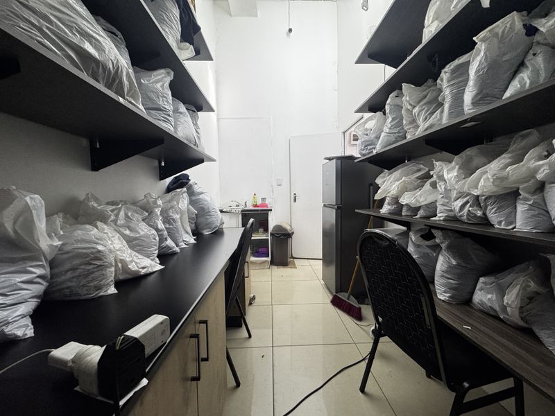 Retail Outlet To Let in Umhlanga - Photo 8